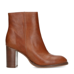 Изображение Cognac-colored ankle boots with heels