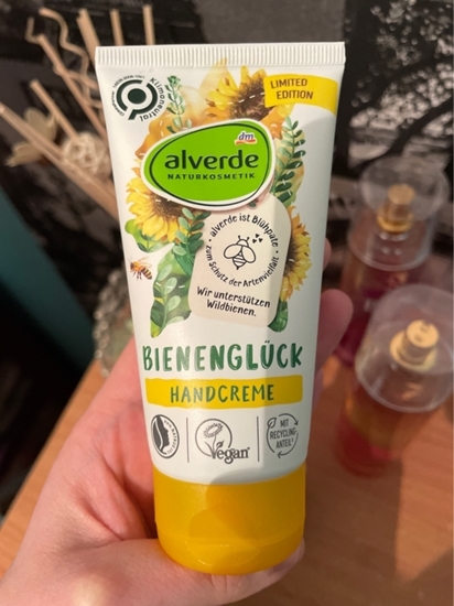 Изображение alverde  NATURAL COSMETICS Hand cream bee happiness organic sunflower, organic olive oil, 75 ml